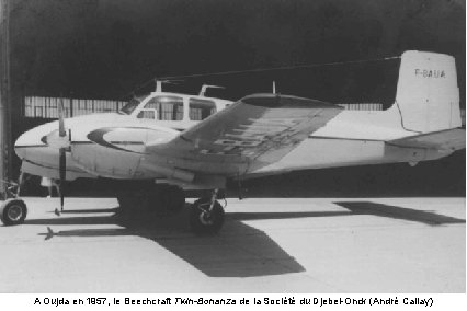 A Oujda en 1957, le Beechcraft Twin-Bonanza de la Société du Djebel-Onck (André Callay)