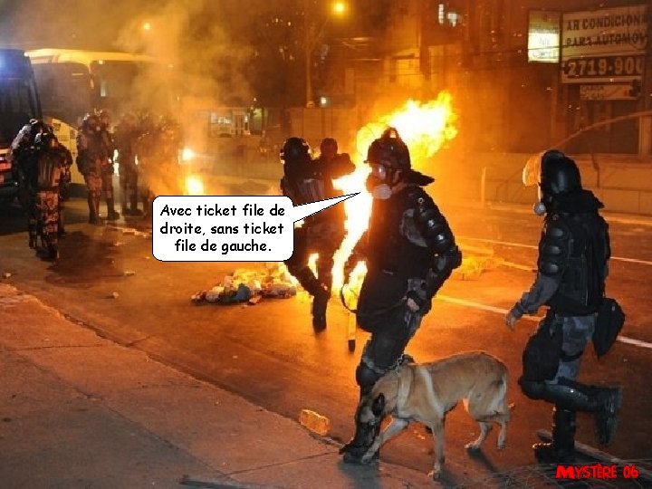 Avec ticket file de droite, sans ticket file de gauche. 