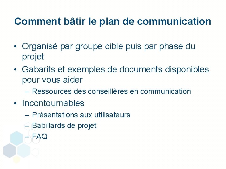 Comment bâtir le plan de communication • Organisé par groupe cible puis par phase