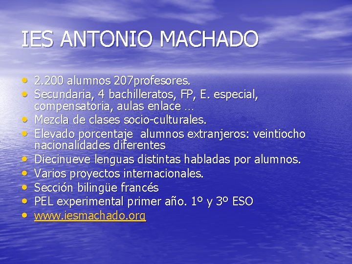 IES ANTONIO MACHADO • 2. 200 alumnos 207 profesores. • Secundaria, 4 bachilleratos, FP,
