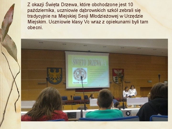 Z okazji Święta Drzewa, które obchodzone jest 10 października, uczniowie dąbrowskich szkół zebrali się