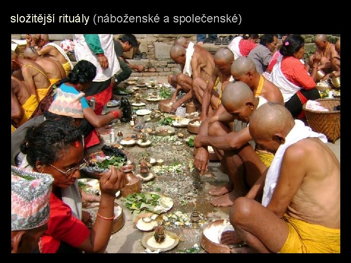 složitější rituály (náboženské a společenské) 