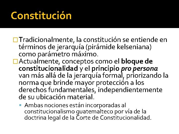 Constitución �Tradicionalmente, la constitución se entiende en términos de jerarquía (pirámide kelseniana) como parámetro