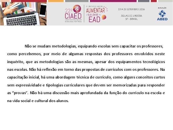 Não se mudam metodologias, equipando escolas sem capacitar os professores, como percebemos, por meio