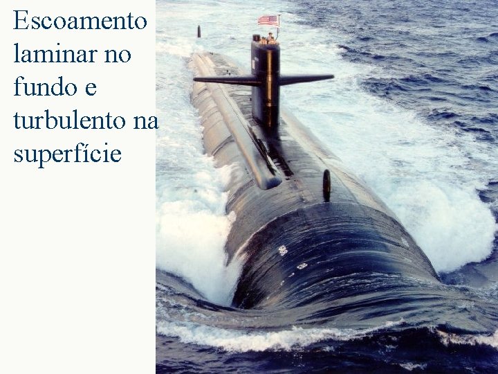 Escoamento laminar no fundo e turbulento na superfície 