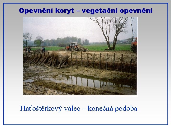 Opevnění koryt – vegetační opevnění Haťoštěrkový válec – konečná podoba 