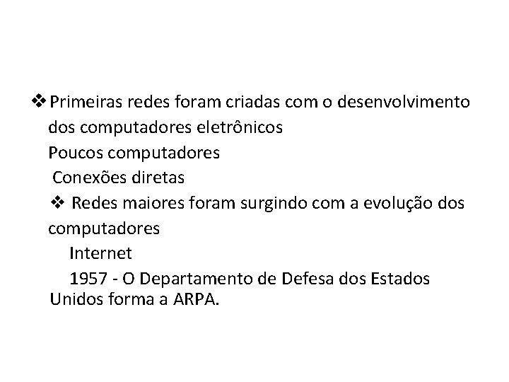 v Primeiras redes foram criadas com o desenvolvimento dos computadores eletrônicos Poucos computadores Conexões