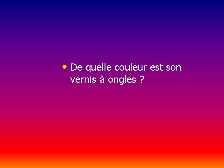  • De quelle couleur est son vernis à ongles ? 