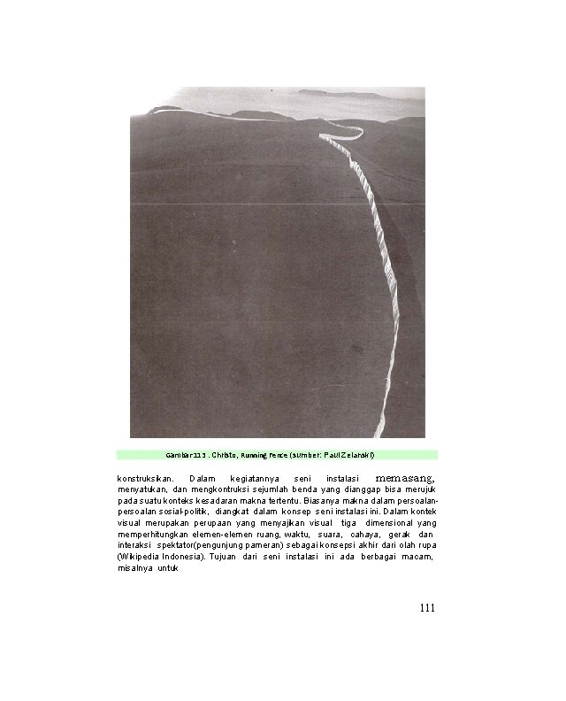 Gambar 113. Christo, Running Fence (sumber: Paul Zelanski) konstruksikan. Dalam kegiatannya seni instalasi memasang,