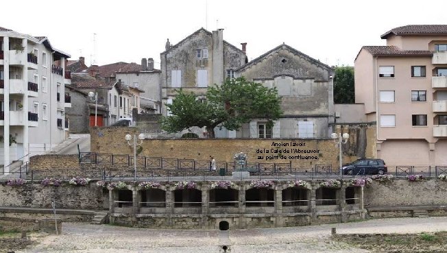 Ancien lavoir de la Cale de l’Abreuvoir au point de confluence. 