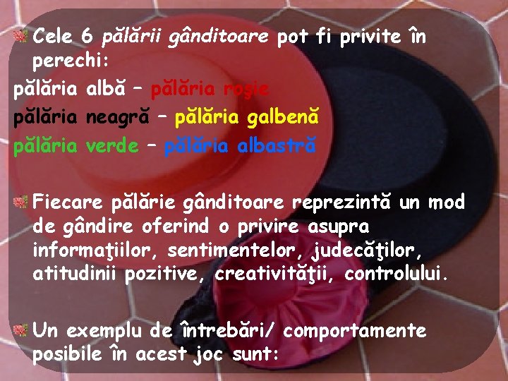 Cele 6 pălării gânditoare pot fi privite în perechi: pălăria albă – pălăria roşie