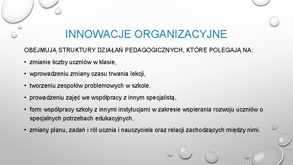 INNOWACJE ORGANIZACYJNE OBEJMUJĄ STRUKTURY DZIAŁAŃ PEDAGOGICZNYCH, KTÓRE POLEGAJĄ NA: • zmianie liczby uczniów w