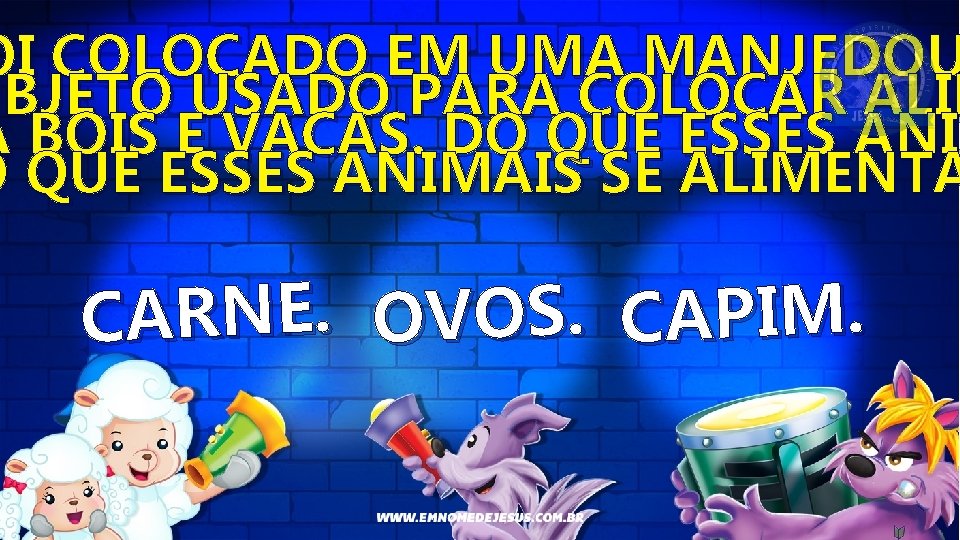 OI COLOCADO EM UMA MANJEDOU OBJETO USADO PARA COLOCAR ALIM A BOIS E VACAS.