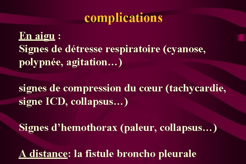 complications En aigu : Signes de détresse respiratoire (cyanose, polypnée, agitation…) signes de compression