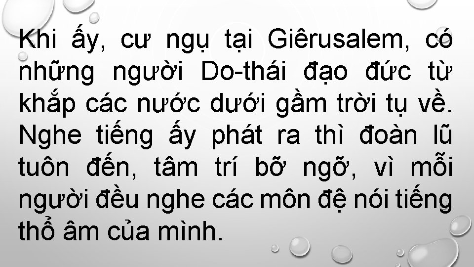 Khi ấy, cư ngụ tại Giêrusalem, có những người Do-thái đạo đức từ khắp