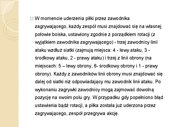 � W momencie uderzenia piłki przez zawodnika zagrywającego, każdy zespół musi znajdować się na