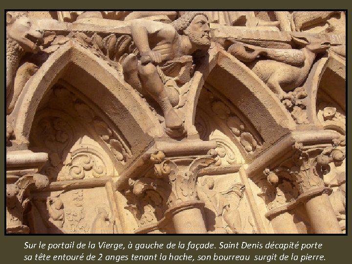 Sur le portail de la Vierge, à gauche de la façade. Saint Denis décapité