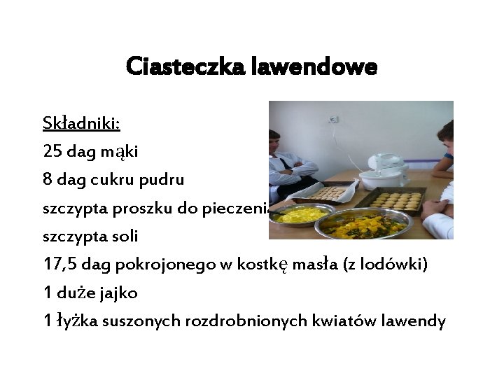 Ciasteczka lawendowe Składniki: 25 dag mąki 8 dag cukru pudru szczypta proszku do pieczenia