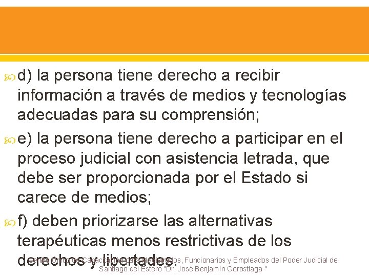  d) la persona tiene derecho a recibir información a través de medios y