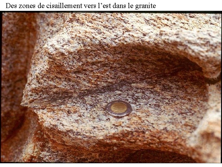 Des zones de cisaillement vers l’est dans le granite 