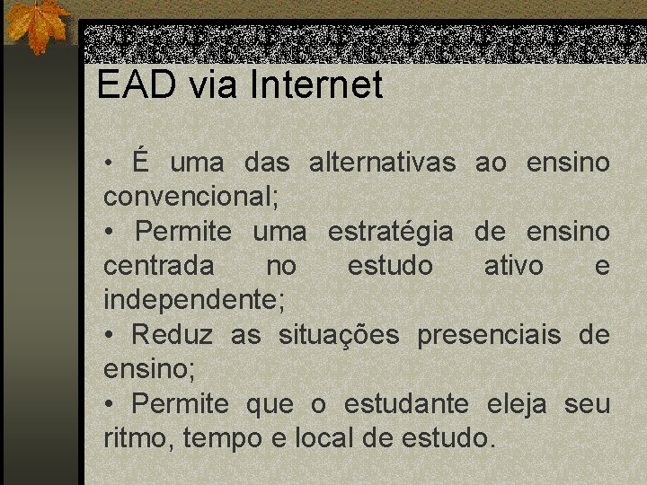 EAD via Internet • É uma das alternativas ao ensino convencional; • Permite uma