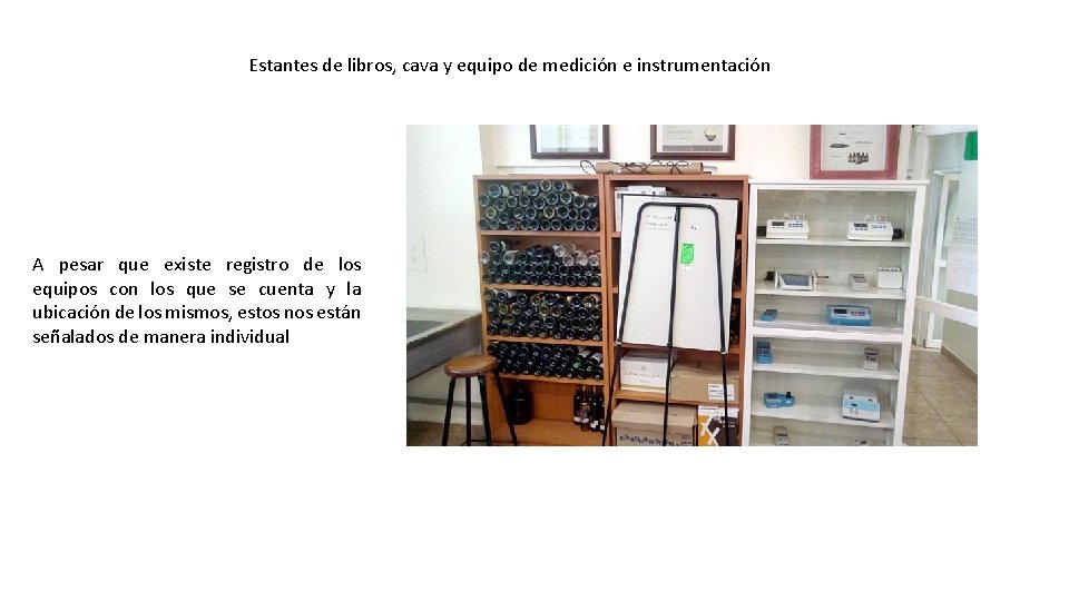 Estantes de libros, cava y equipo de medición e instrumentación A pesar que existe