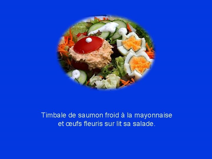 Timbale de saumon froid à la mayonnaise et œufs fleuris sur lit sa salade.