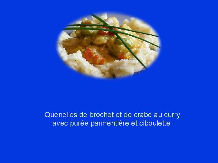 Quenelles de brochet et de crabe au curry avec purée parmentière et ciboulette. 