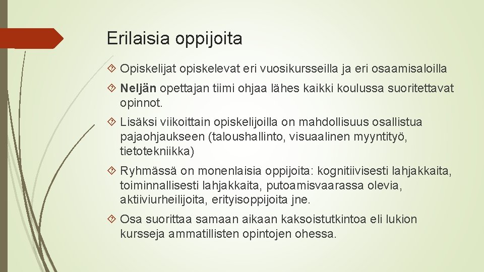 Erilaisia oppijoita Opiskelijat opiskelevat eri vuosikursseilla ja eri osaamisaloilla Neljän opettajan tiimi ohjaa lähes