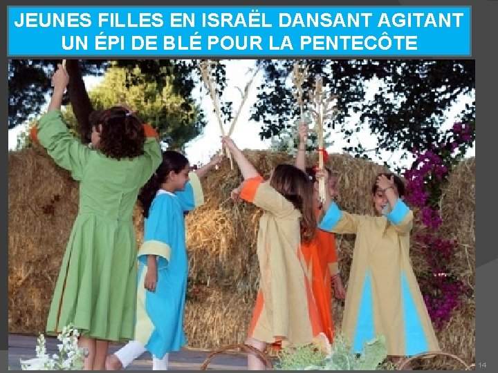 JEUNES FILLES EN ISRAËL DANSANT AGITANT UN ÉPI DE BLÉ POUR LA PENTECÔTE 14