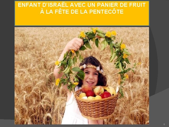 ENFANT D’ISRAËL AVEC UN PANIER DE FRUIT À LA FÊTE DE LA PENTECÔTE 9