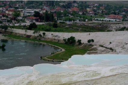 Pamukkale « Le château de coton » Site naturel d’une extraordinaire beauté. Pamukkale est