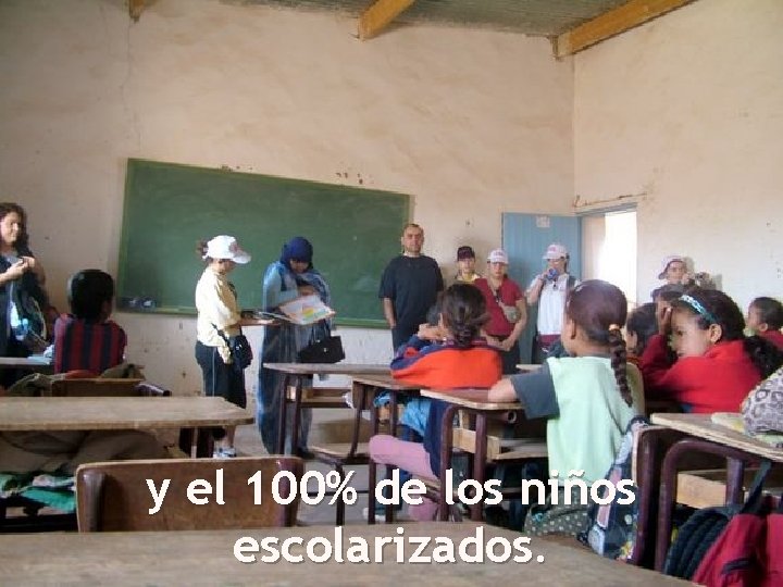 y el 100% de los niños escolarizados. 