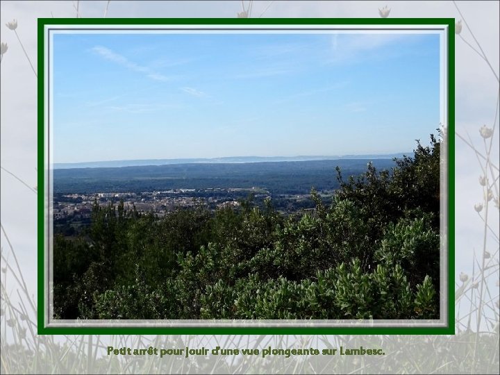 Petit arrêt pour jouir d’une vue plongeante sur Lambesc. 