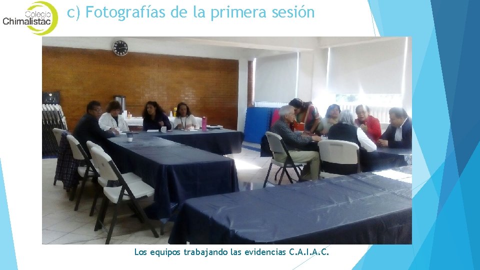 c) Fotografías de la primera sesión Los equipos trabajando las evidencias C. A. I.