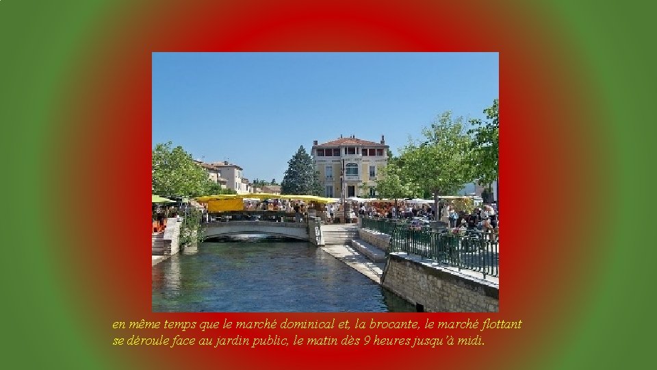 en même temps que le marché dominical et, la brocante, le marché flottant se