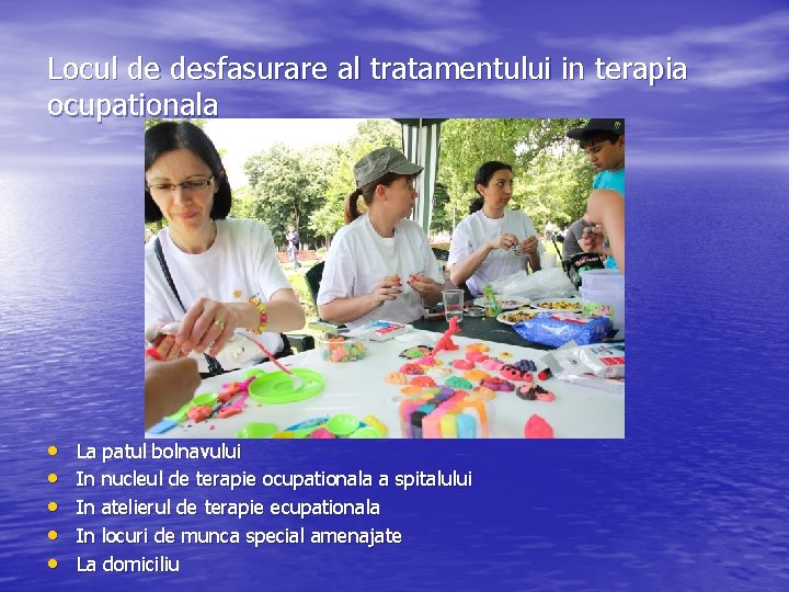 Locul de desfasurare al tratamentului in terapia ocupationala • • • La patul bolnavului