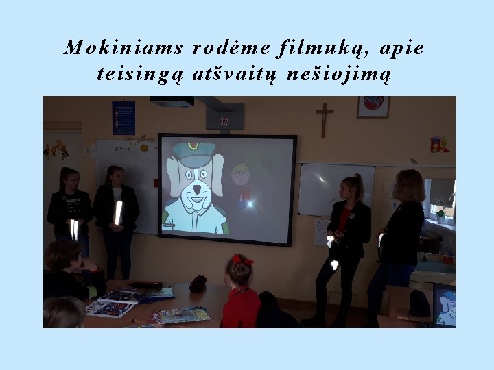 Mokiniams rodėme filmuką, apie teisingą atšvaitų nešiojimą 