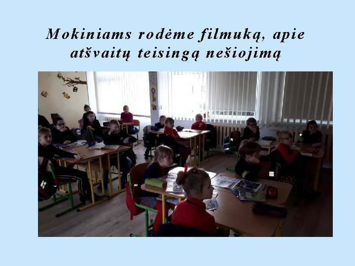 Mokiniams rodėme filmuką, apie atšvaitų teisingą nešiojimą 