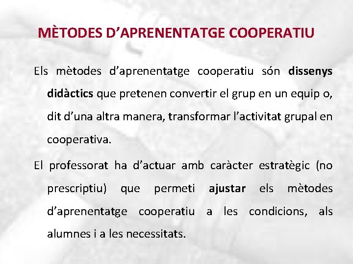 MÈTODES D’APRENENTATGE COOPERATIU Els mètodes d’aprenentatge cooperatiu són dissenys didàctics que pretenen convertir el