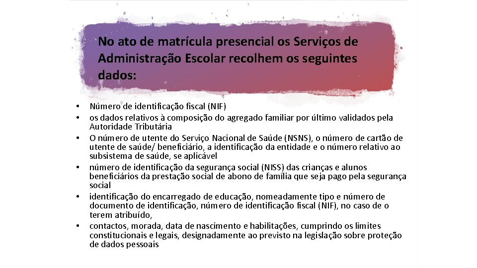 No ato de matrícula presencial os Serviços de Administração Escolar recolhem os seguintes dados: