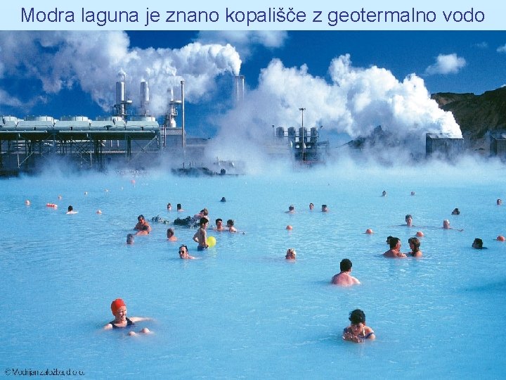 Modra laguna je znano kopališče z geotermalno vodo 