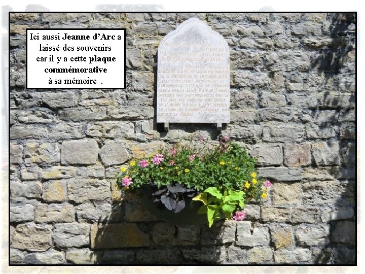Ici aussi Jeanne d’Arc a laissé des souvenirs car il y a cette plaque