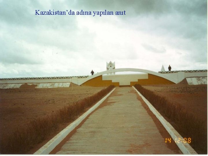 Kazakistan’da adına yapılan anıt 