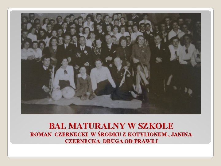 BAL MATURALNY W SZKOLE ROMAN CZERNECKI W ŚRODKU Z KOTYLIONEM , JANINA CZERNECKA DRUGA