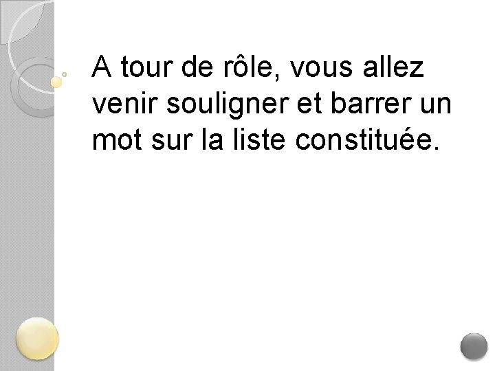 A tour de rôle, vous allez venir souligner et barrer un mot sur la