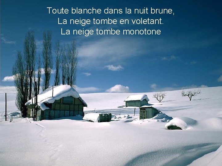 Toute blanche dans la nuit brune, La neige tombe en voletant. La neige tombe