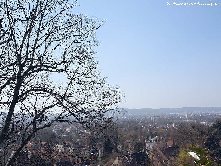 Vue depuis le parvis de la collégiale 