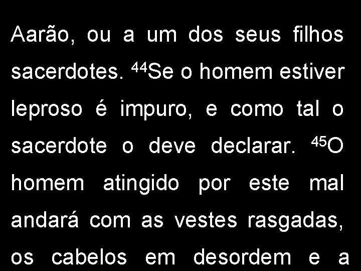 Aarão, ou a um dos seus filhos sacerdotes. 44 Se o homem estiver leproso