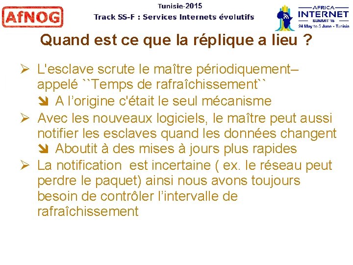 Quand est ce que la réplique a lieu ? L'esclave scrute le maître périodiquement–